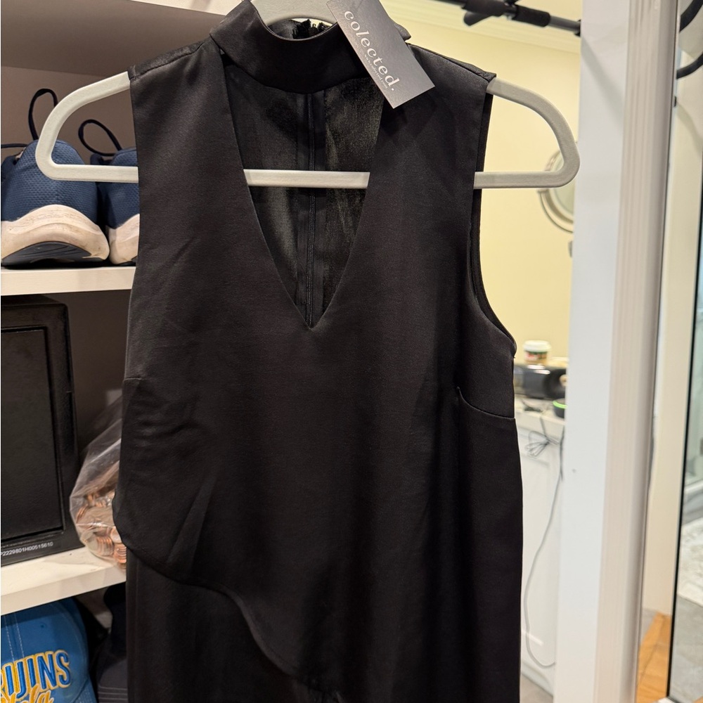 Black Sleeveless V-Neck Top